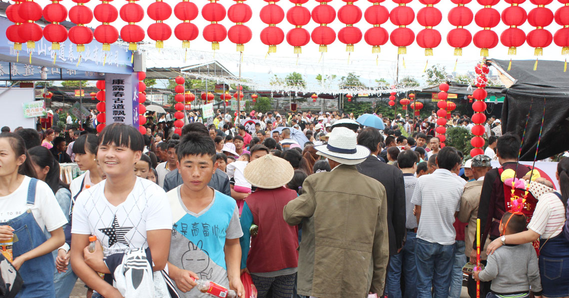 到保山逛吃乐，嗨翻端阳花市