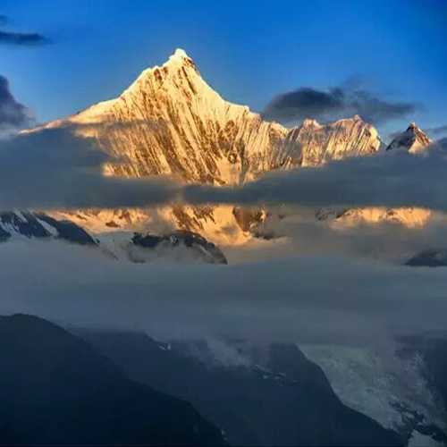 中国最美的隐世桃源—雨崩 云南德钦县梅里雪山的神女峰 