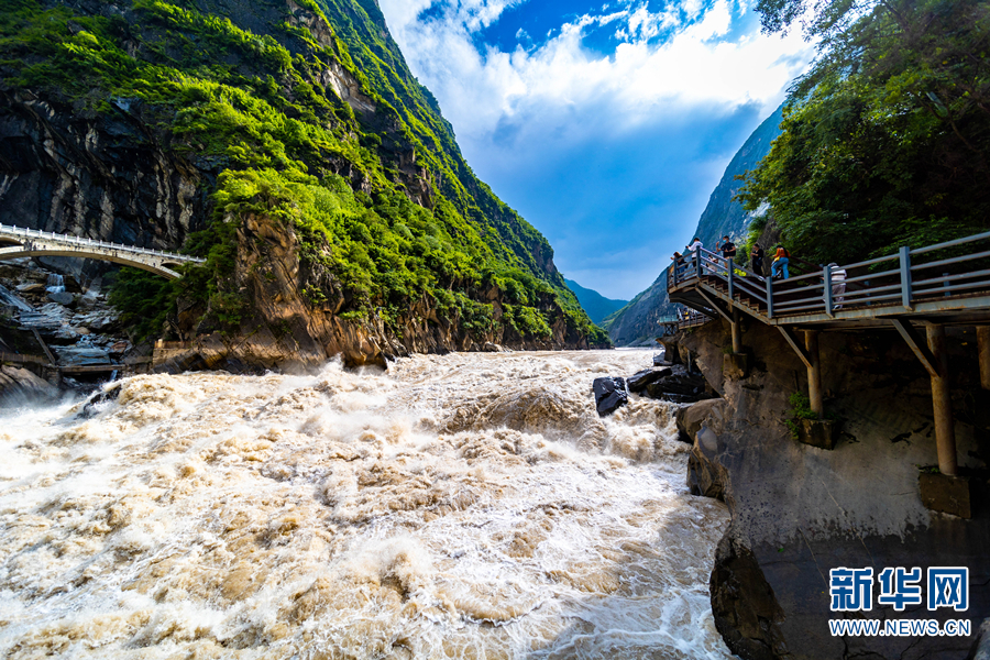 香格里拉虎跳峡景区：奇与美均是自然的馈赠